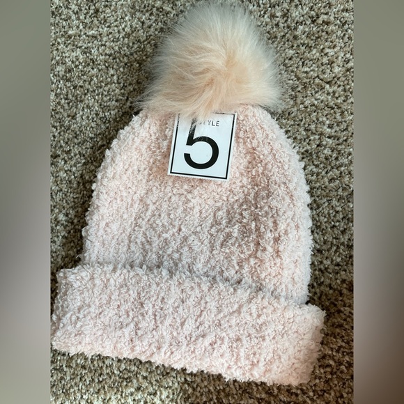 🤎Brand new pink hat! Soft with pompom - Picture 1 of 2